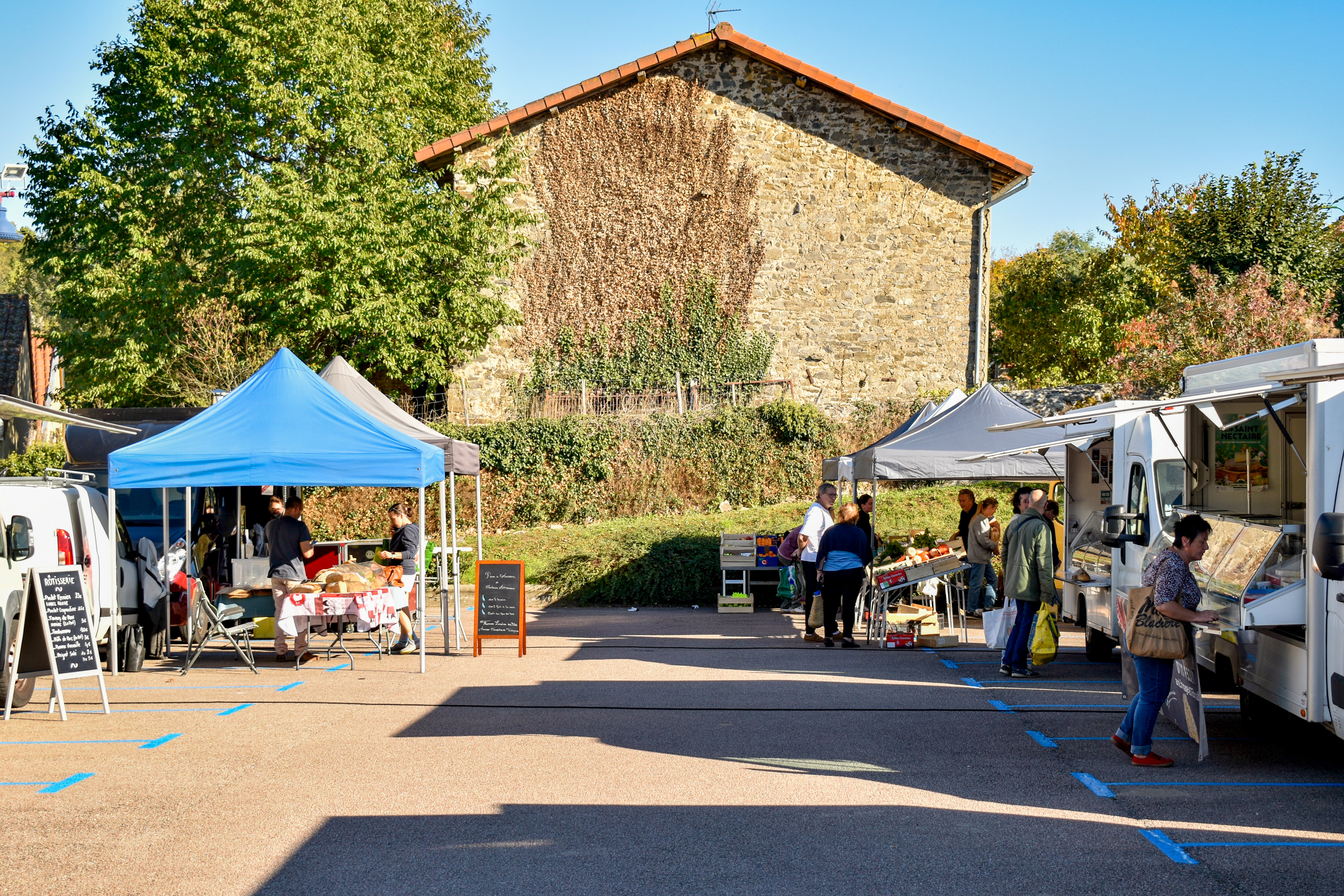 Marché hebdomadaire de Bosmie l'Aiguille