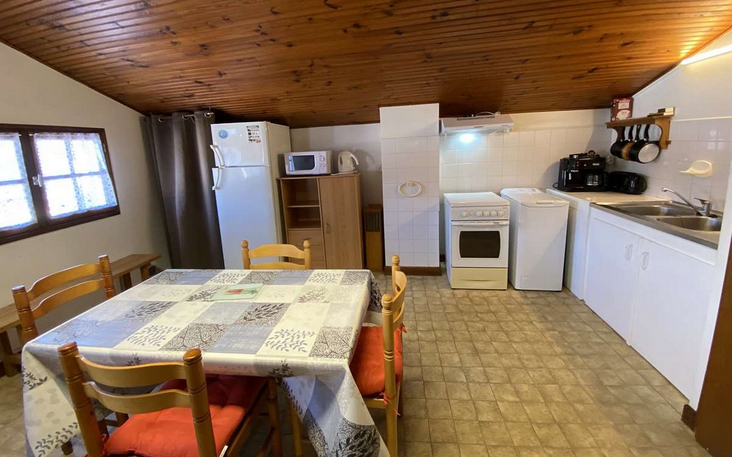 Location 108 Saint Esteben