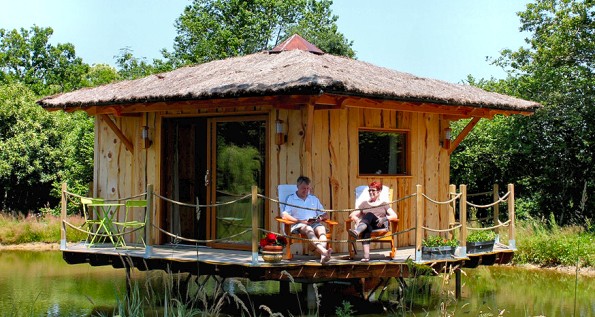 Gite : Domaine de la vergnolle cabane sur l'eau