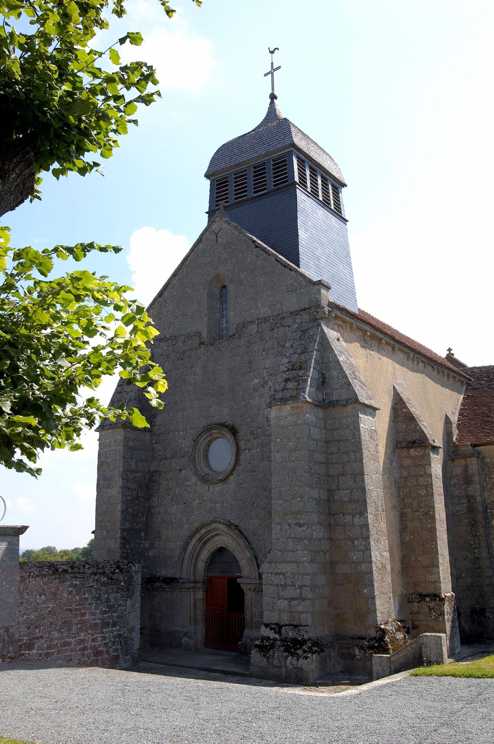 L’Église Saint-Pierre-ès-Liens du XIIe siècle