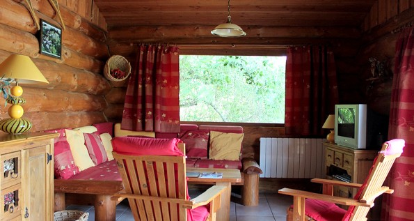 Gîte insolite - Domaine de la Vergnolle Fustes en bois le Trappeur'