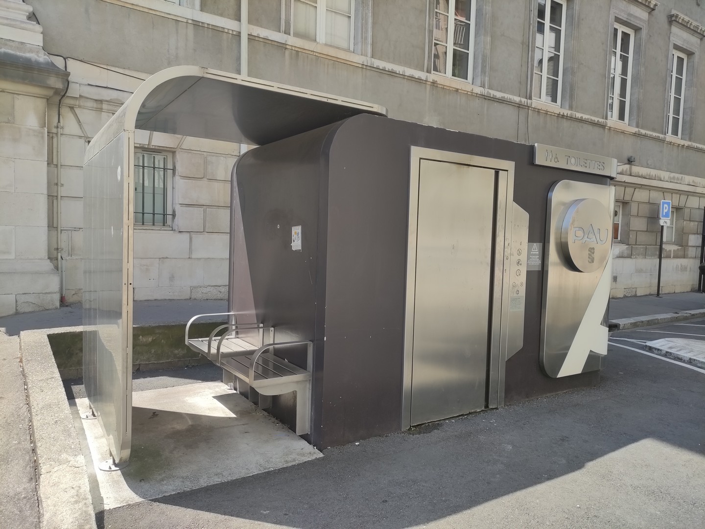 Toilettes Place de la libération