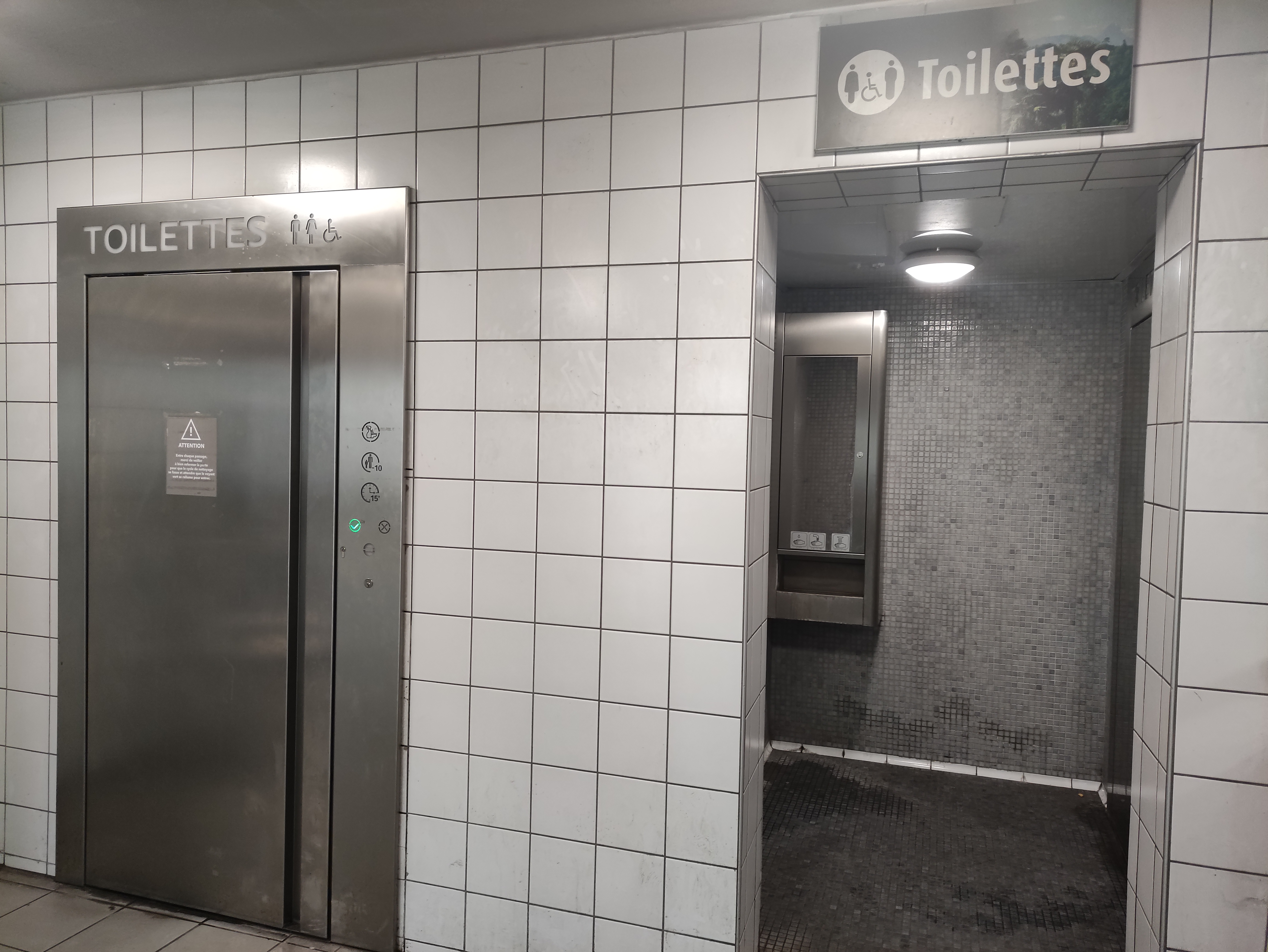 Toilettes Parking Clémenceau