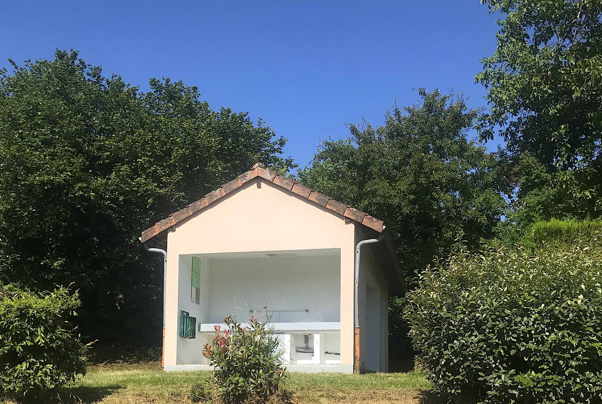 Aire Naturelle Camping des Treilles