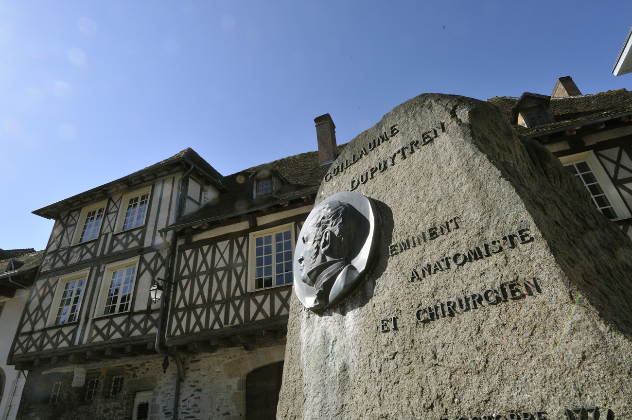 Stèle de Guillaume Dupuytren à Pierre-Buffière