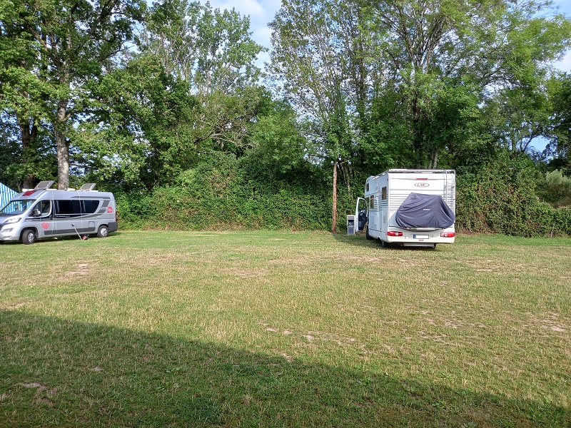 Aire naturelle de camping Les Jonchères