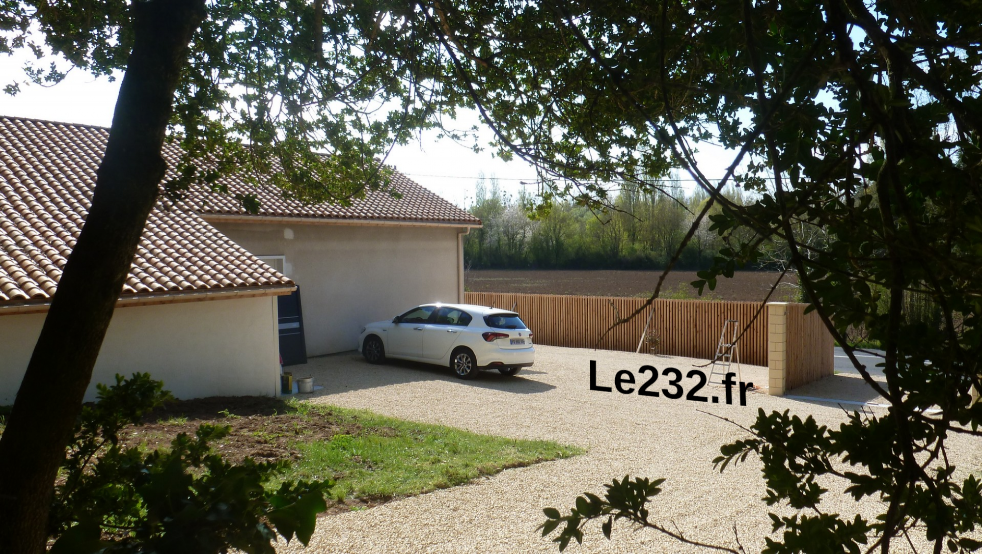 Le 232 - Bleu