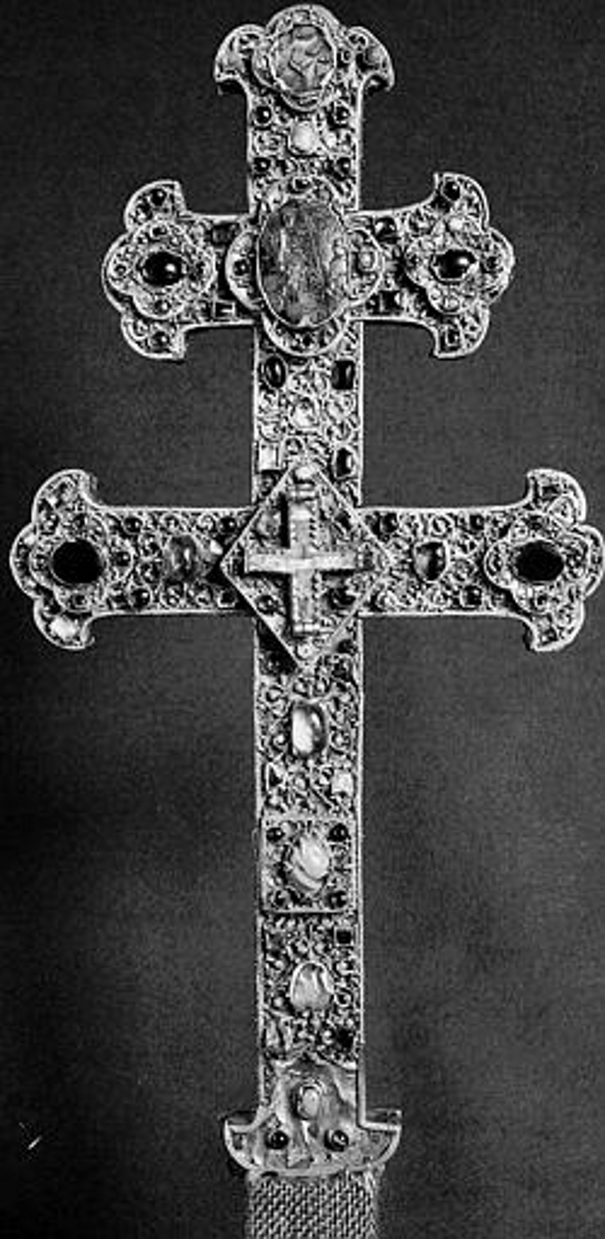 Croix reliquaire Eglise de Gorre