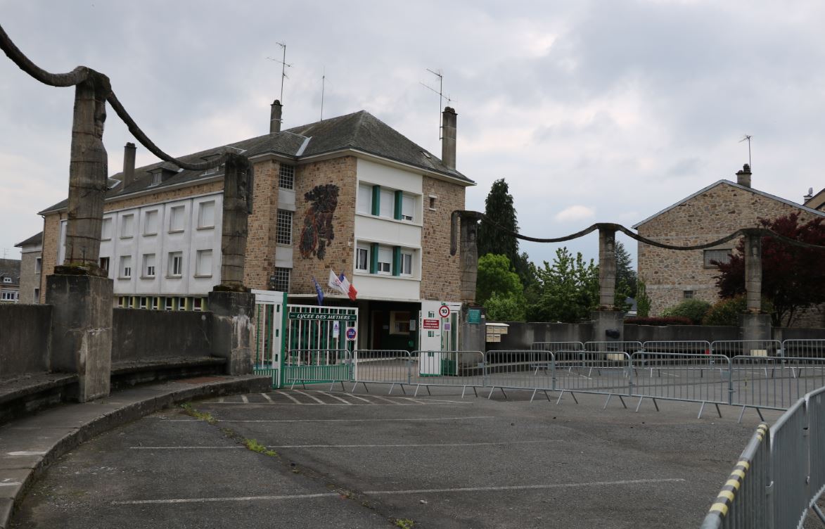 Cariatides du lycée Barbanceys