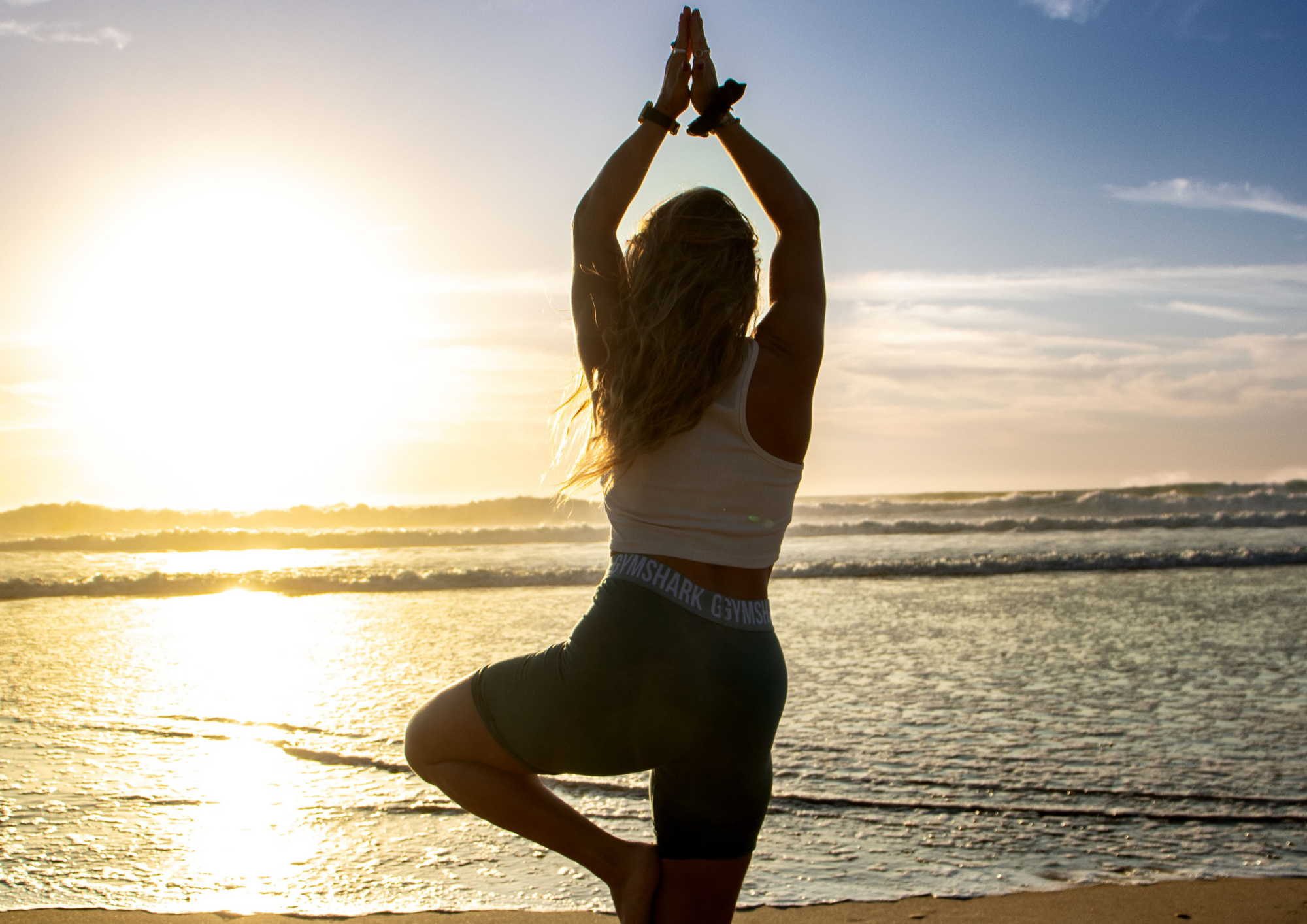 Séance de streching sur la plage