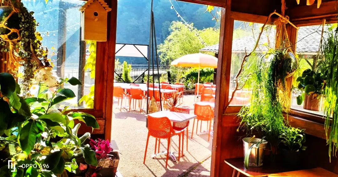 Au Triolet Café
