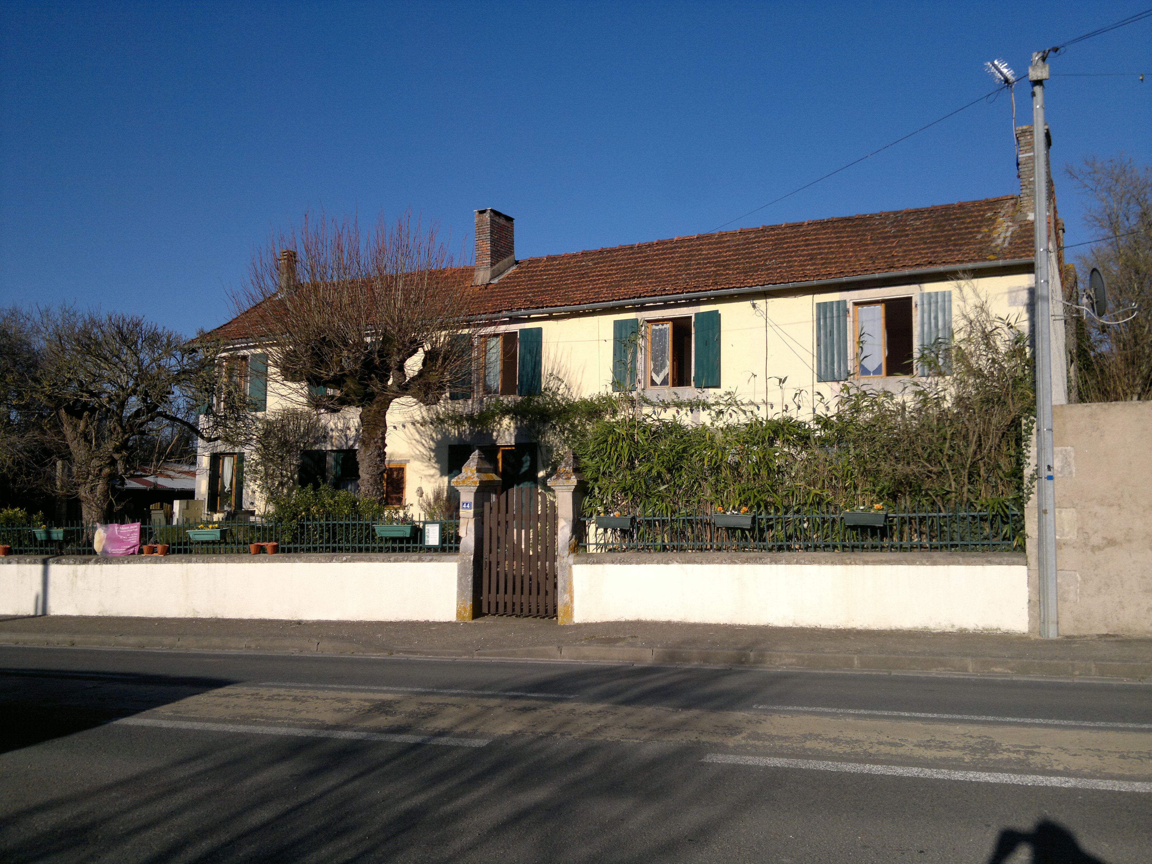 La Maison Jaune