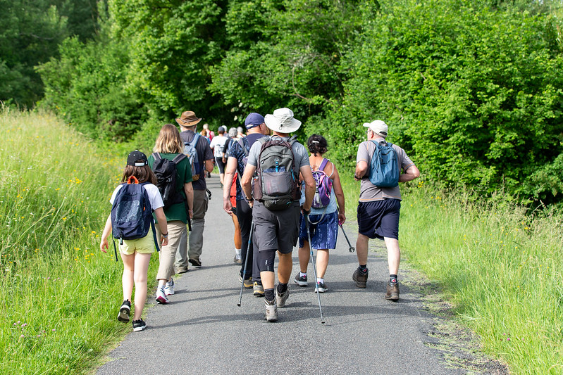 Wandelroute: Saint-Sulpice-de-Faleyrens, de haven &amp; de menhir van pierrefitte