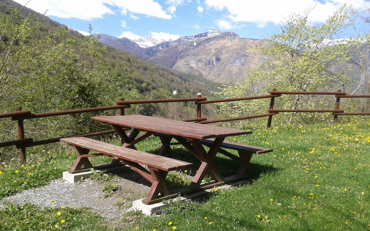 Aire de pique-nique route d'Aas