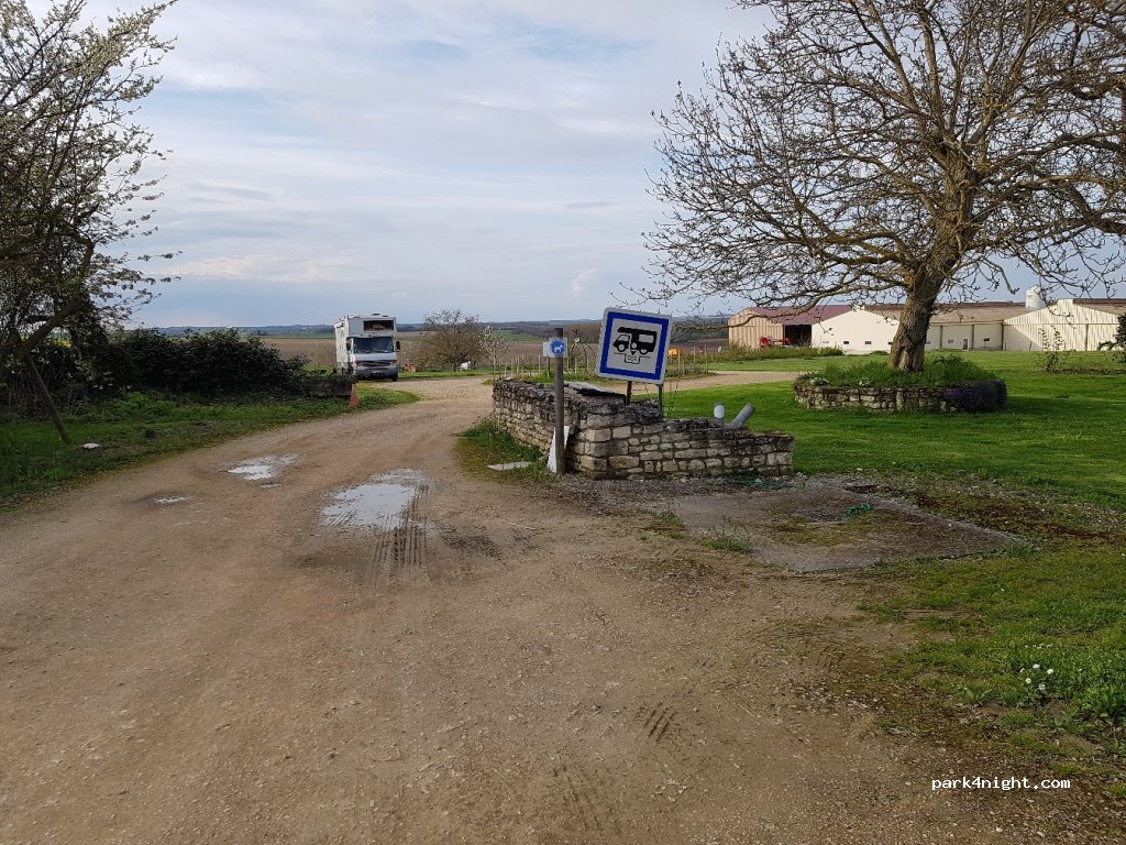 Aire de Camping-Car de l&rsquo;EARL Turpeau - photo 1