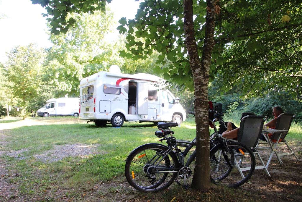 Aire de camping-car à la ferme Coumet