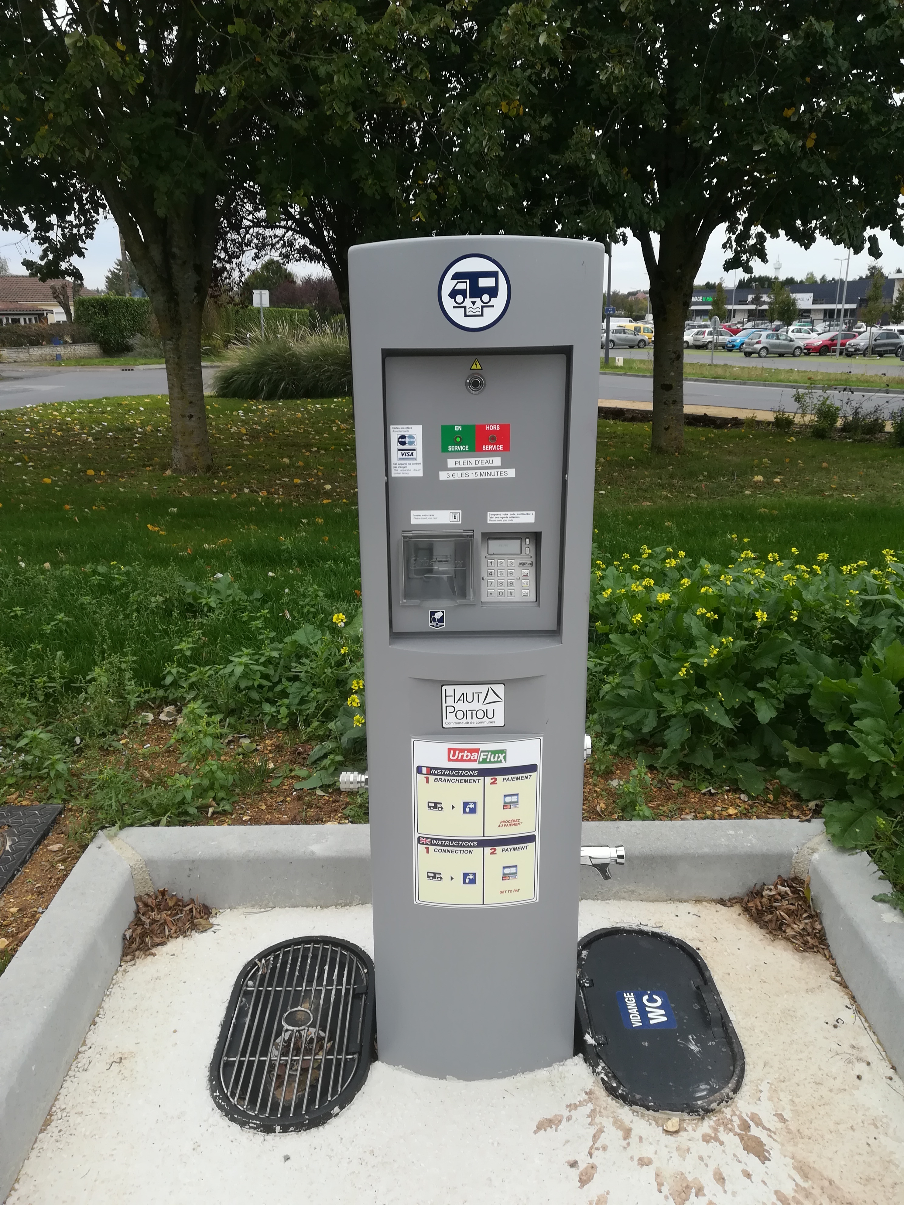 Aire de service camping-car Vouillé 2