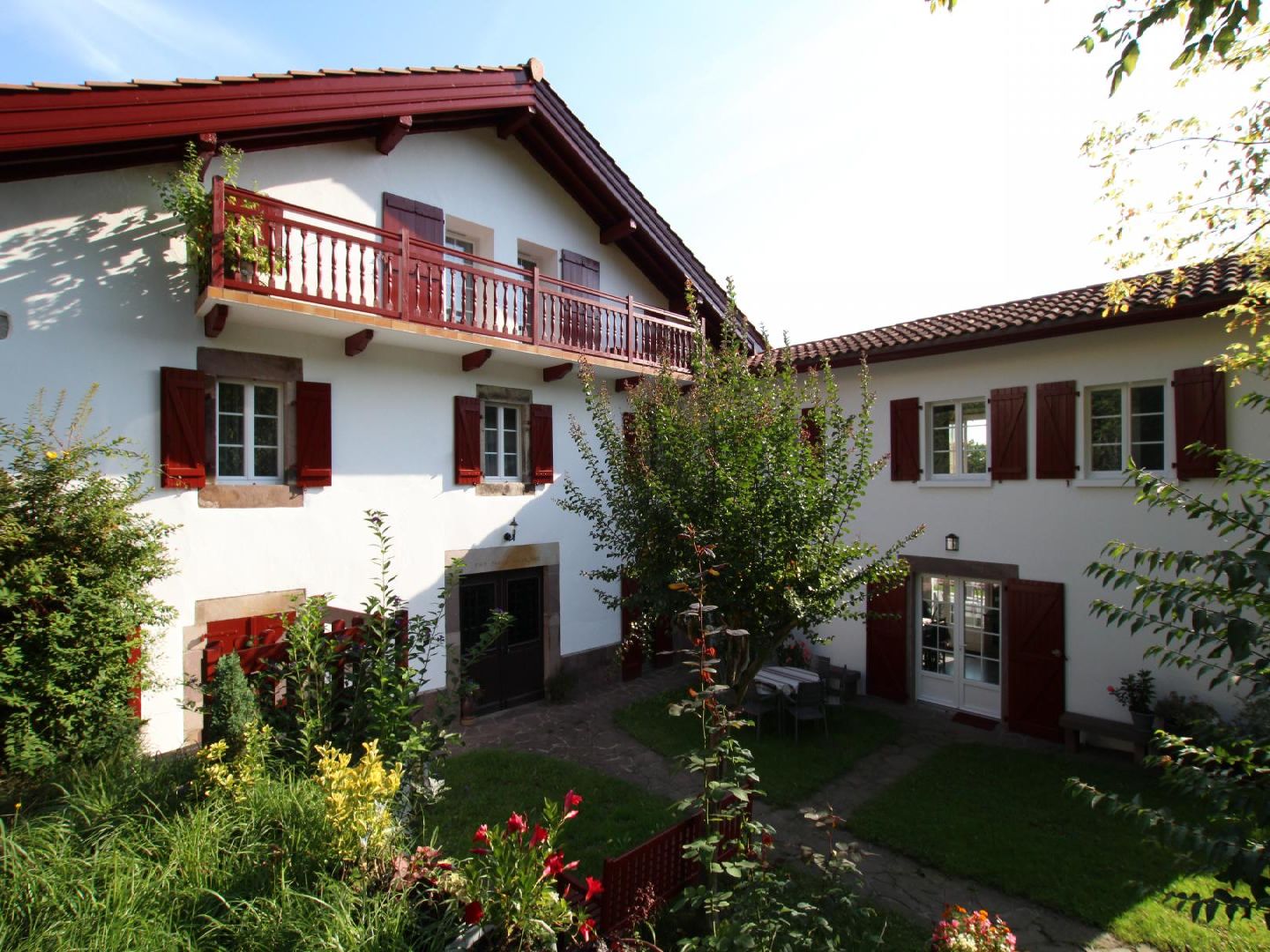 Madame Marie-Thérèse BISCAR "Bixkarrenea Appartement"