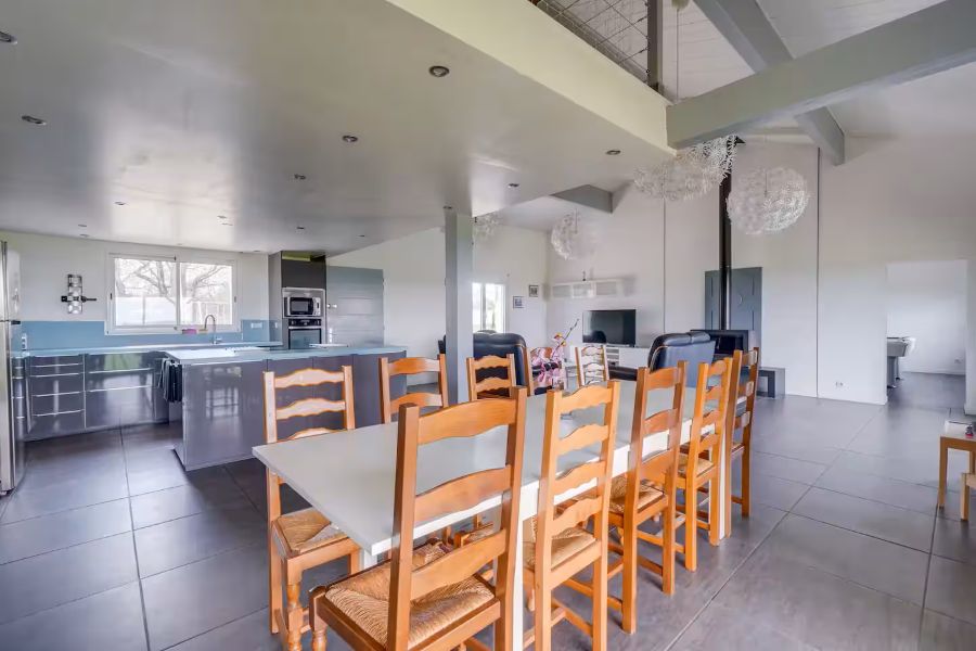 Grand gîte 12 personnes avec piscine et billard