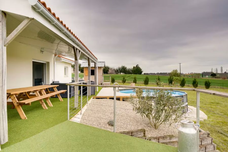 Grand gîte 12 personnes avec piscine et billard