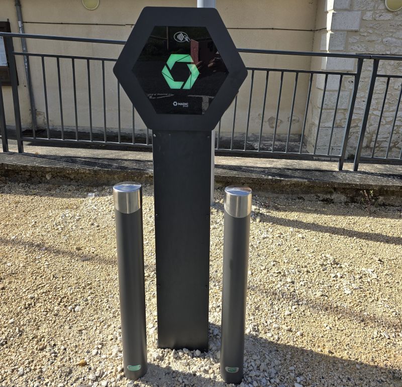 Borne de recharge pour voiture électrique