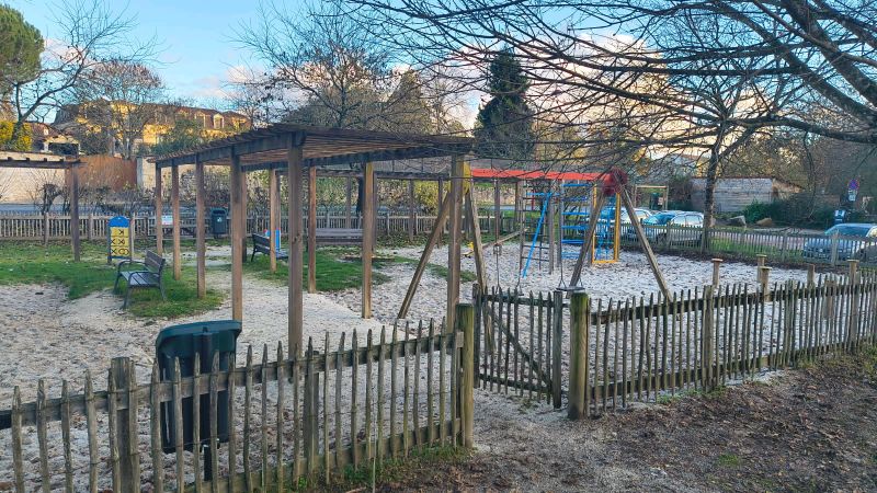 Aire de jeux de Brantôme Aire de jeux de Brantôme