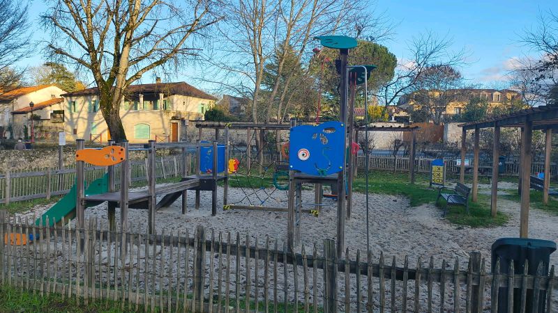 Aire de jeux de Brantôme Aire de jeux de Brantôme