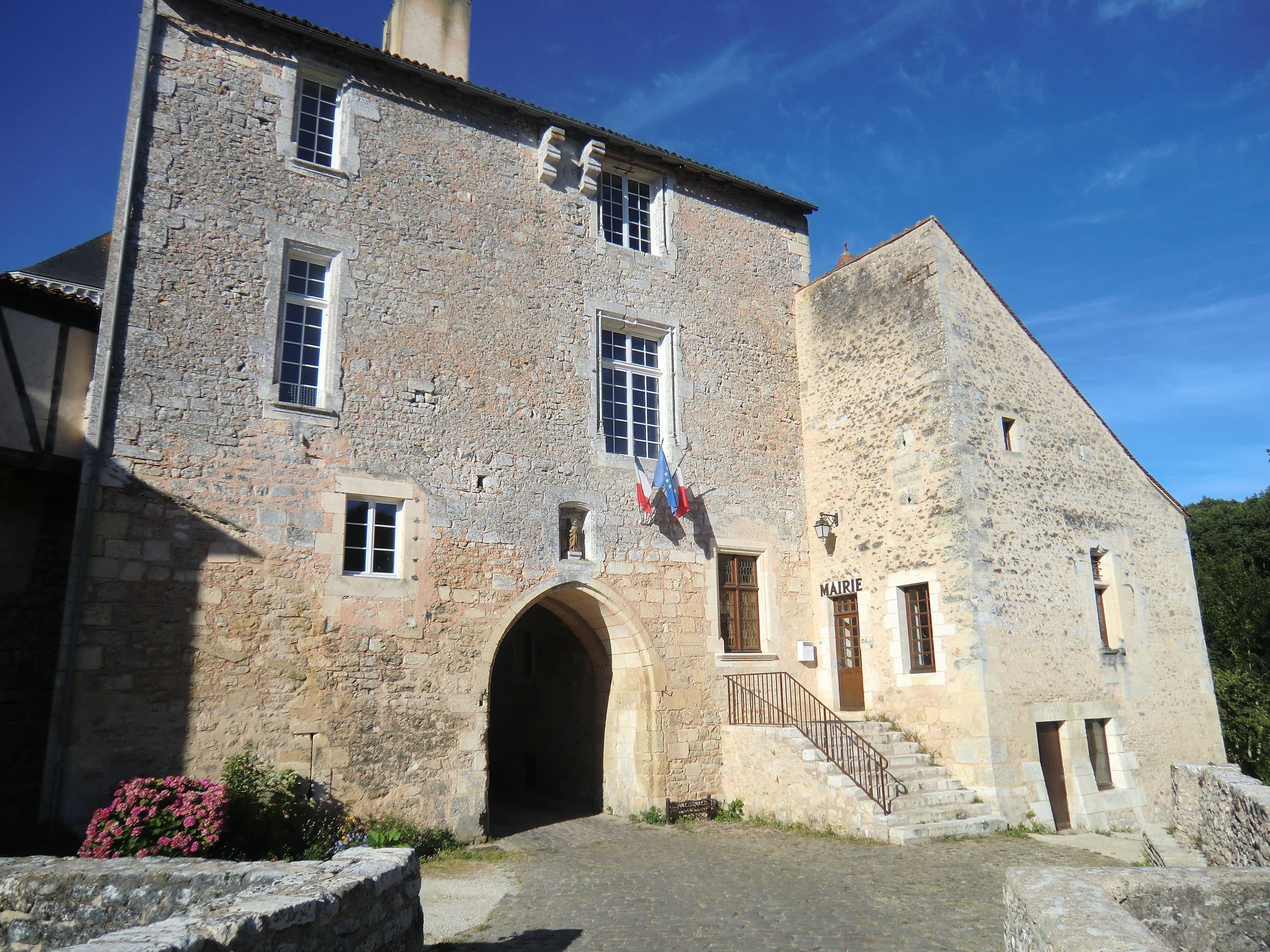 Ancien logis abbatial (actuelle Mairie)