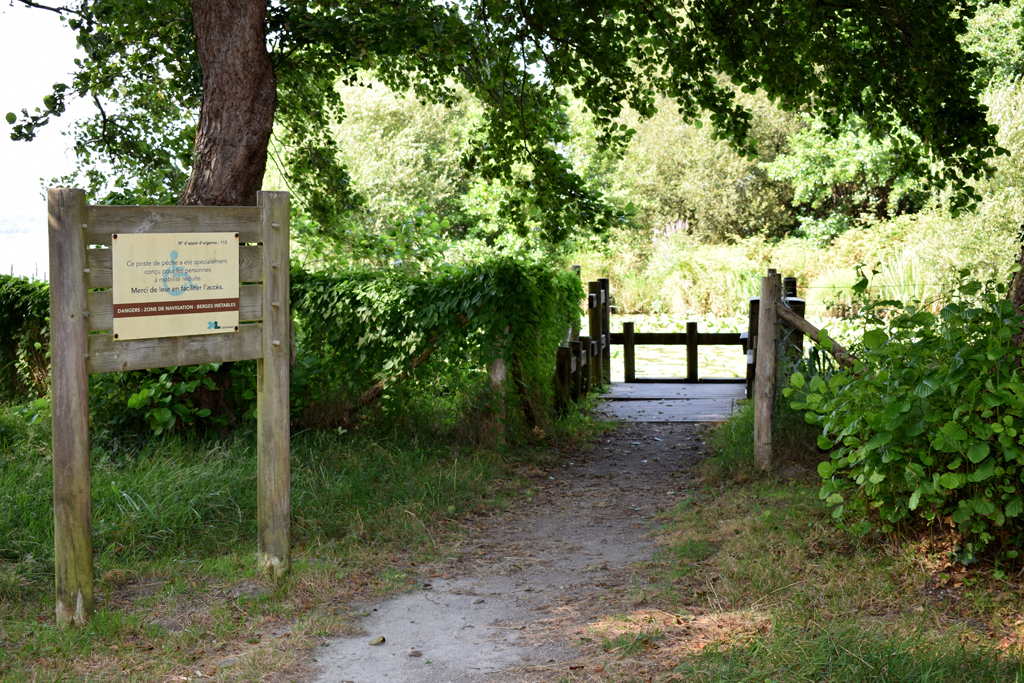 Ponton de pêche du lac de Léon