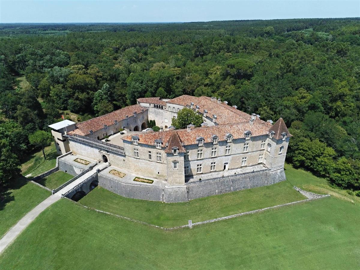 Affiche ou photo : Château Royal de Cazeneuve