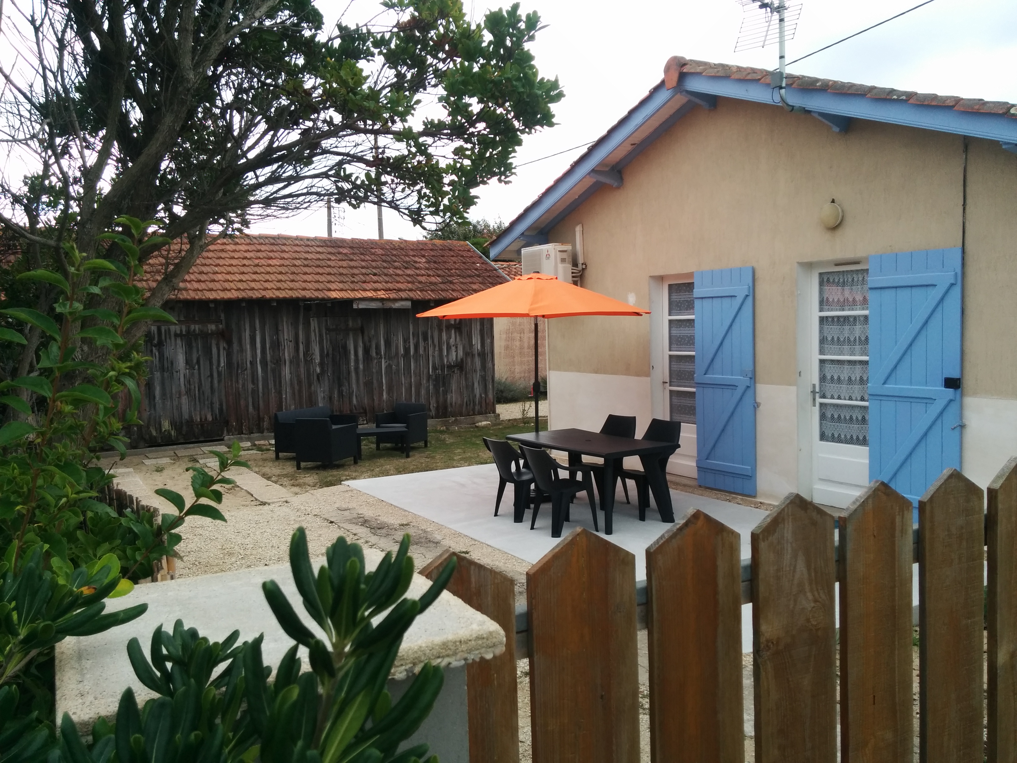 Villa avec jardin près de l'océan