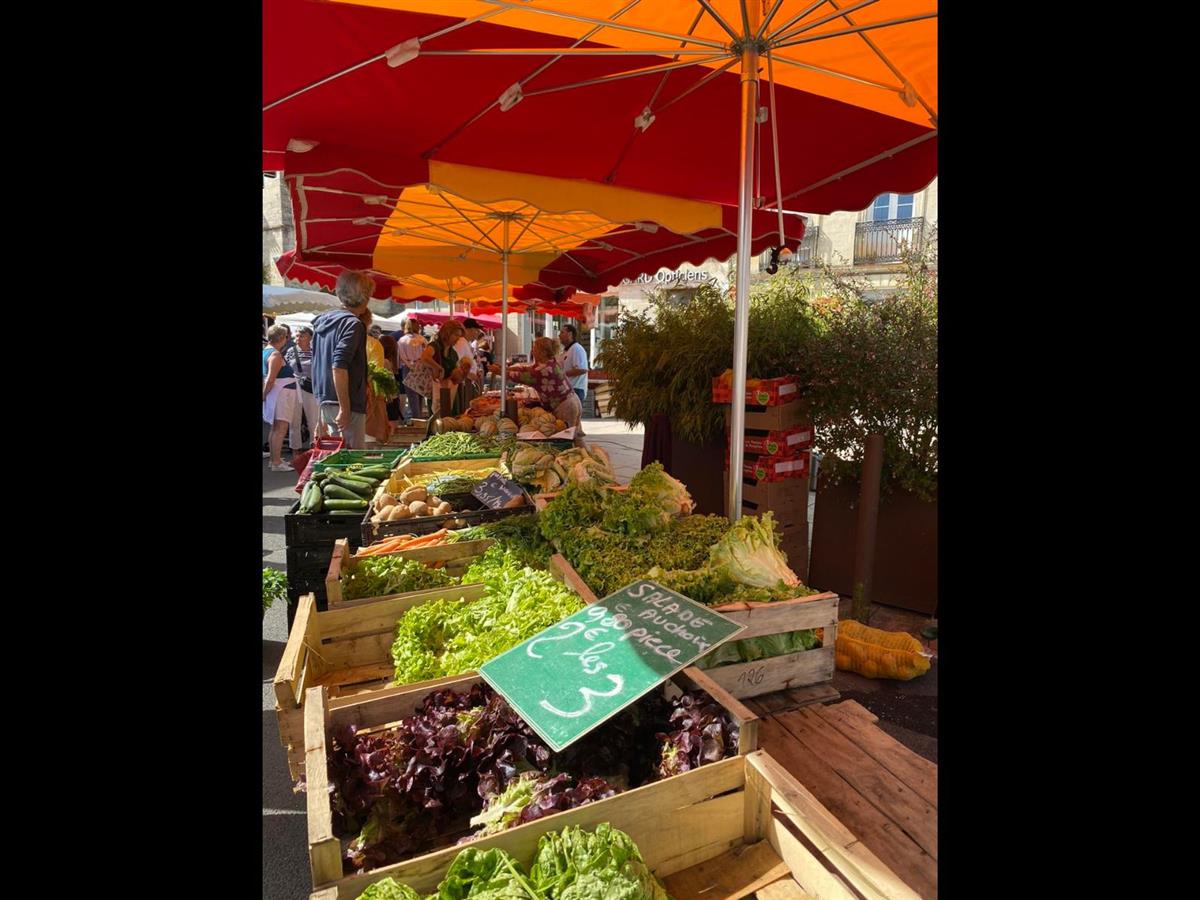 Affiche ou photo : Marché hebdomadaire du mardi matin à Sauveterre-de-Guyenne