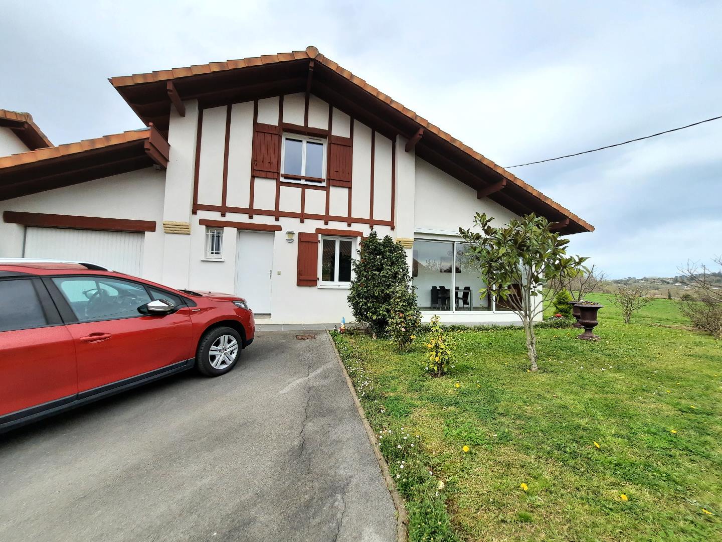 Maison Apesenia
