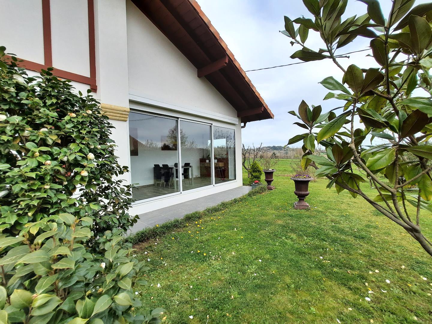 Maison Apesenia