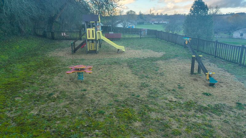 Aire de jeux d'Eyvirat Aire de jeux d'Eyvirat