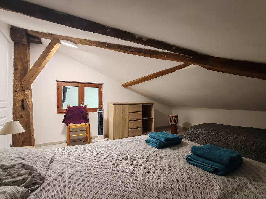 Gîte à la ferme avec piscine au cœur des vergers
