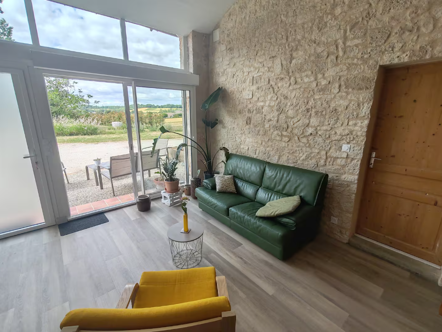 Gîte à la ferme avec piscine au cœur des vergers
