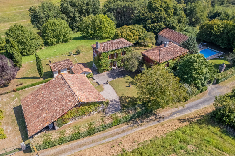 Gîte Les Bigonnies Estate