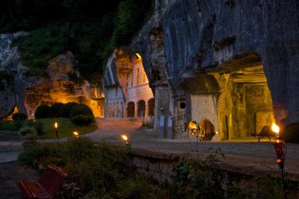 Visites guidées de la ville de Brantôme et des grottes de l'Abbaye