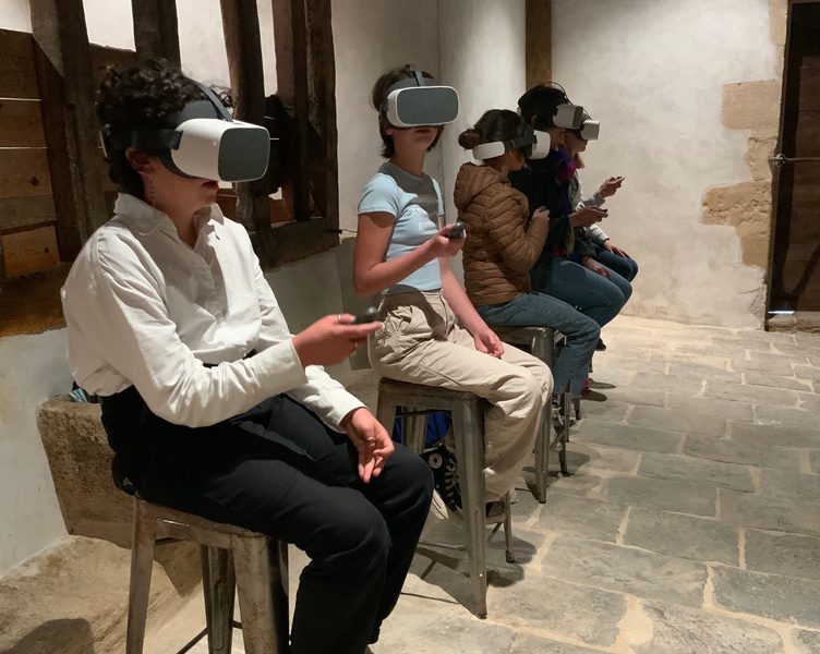 Affiche ou photo : Escape Game en réalité virtuelle - Le Cahier Noir