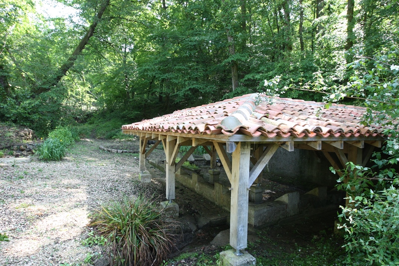 A Coudures, circuit de la vallée du Bas et du plan d'eau de l'Estéla