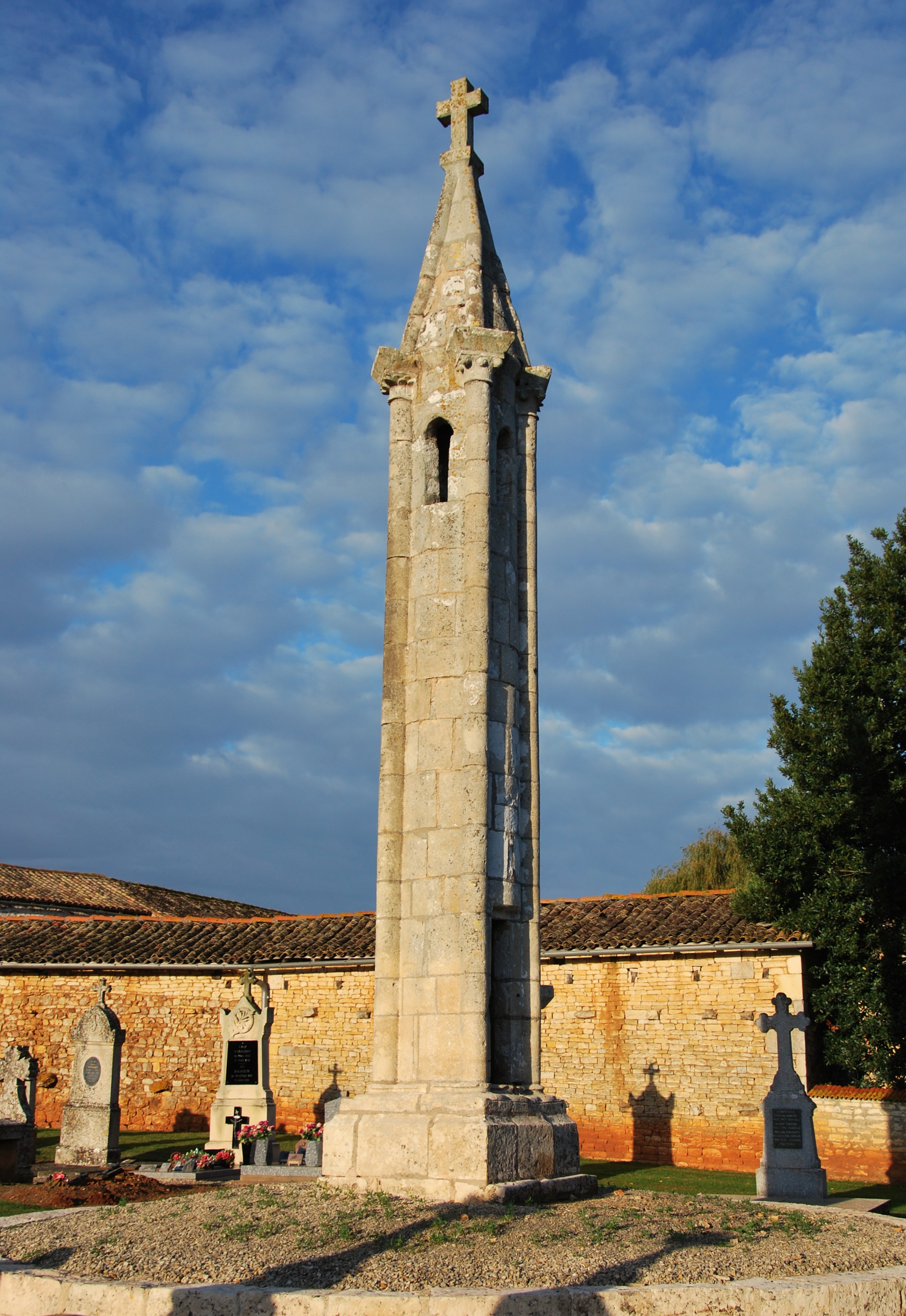 La fontaine de Pers - Pers