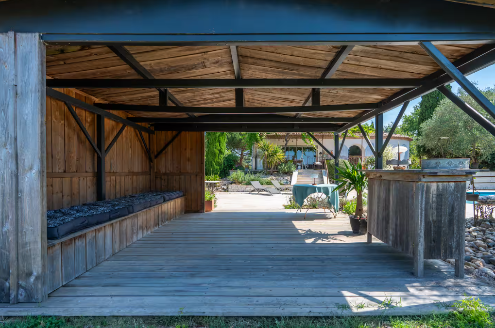 Les Cavales Grande maison au calme avec jardin et piscine