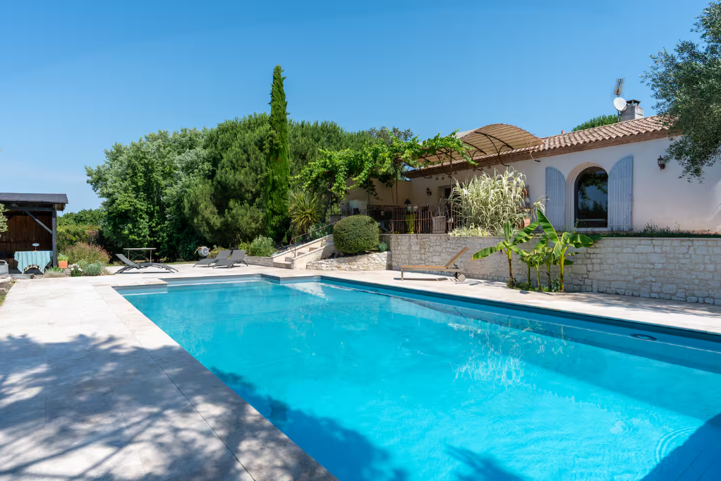 Les Cavales Grande maison au calme avec jardin et piscine