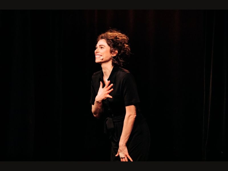Humour : Lisa Perrio "C'est compliqué, je t'expliquerai"
