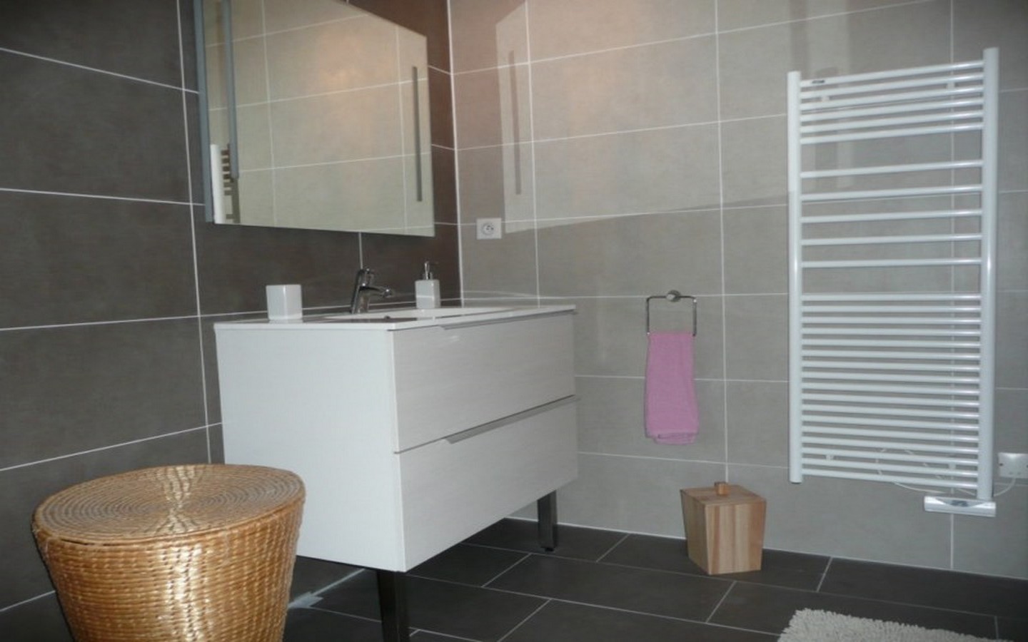 Cam 166 - Location Berhartia