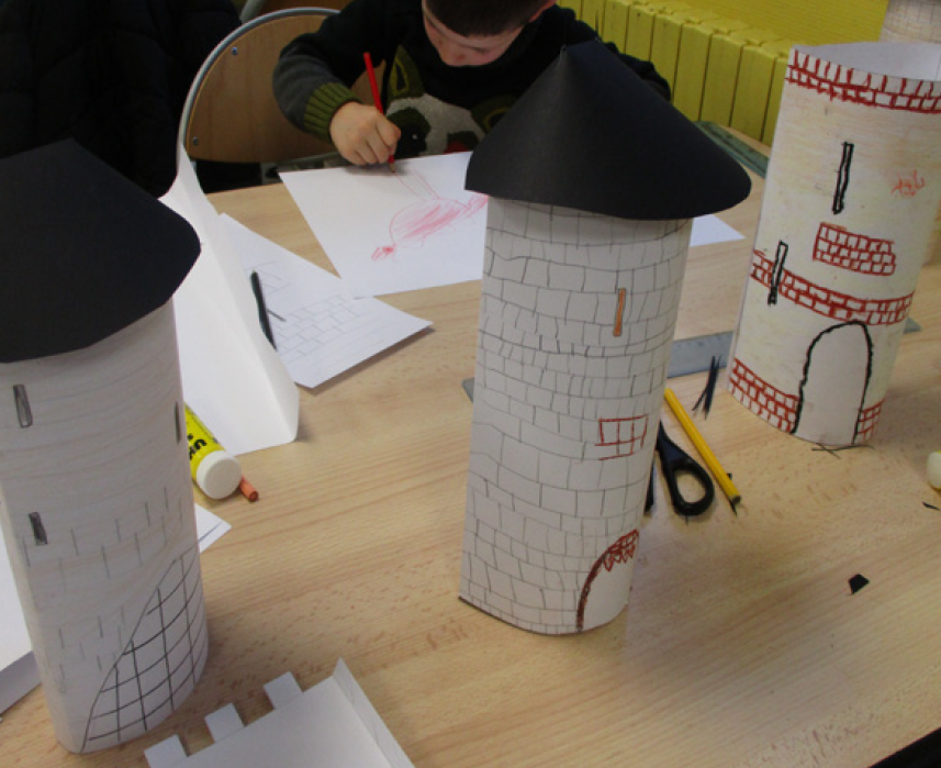 Atelier ARCHIPAT 6/12 ans "SAISON : À L’ASSAUT DU MOYEN ÂGE" : Jeux du Moyen Âge