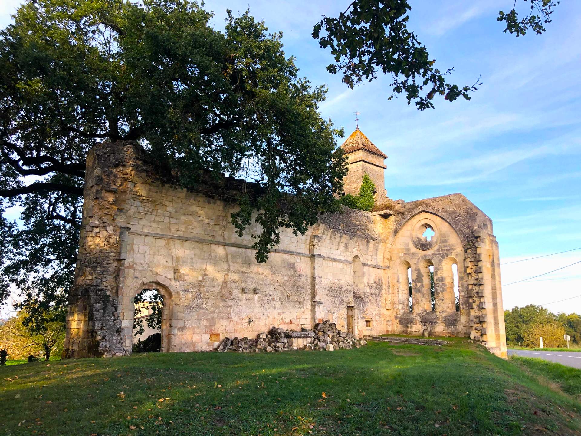 Ruines de l'église templière de Montarouch