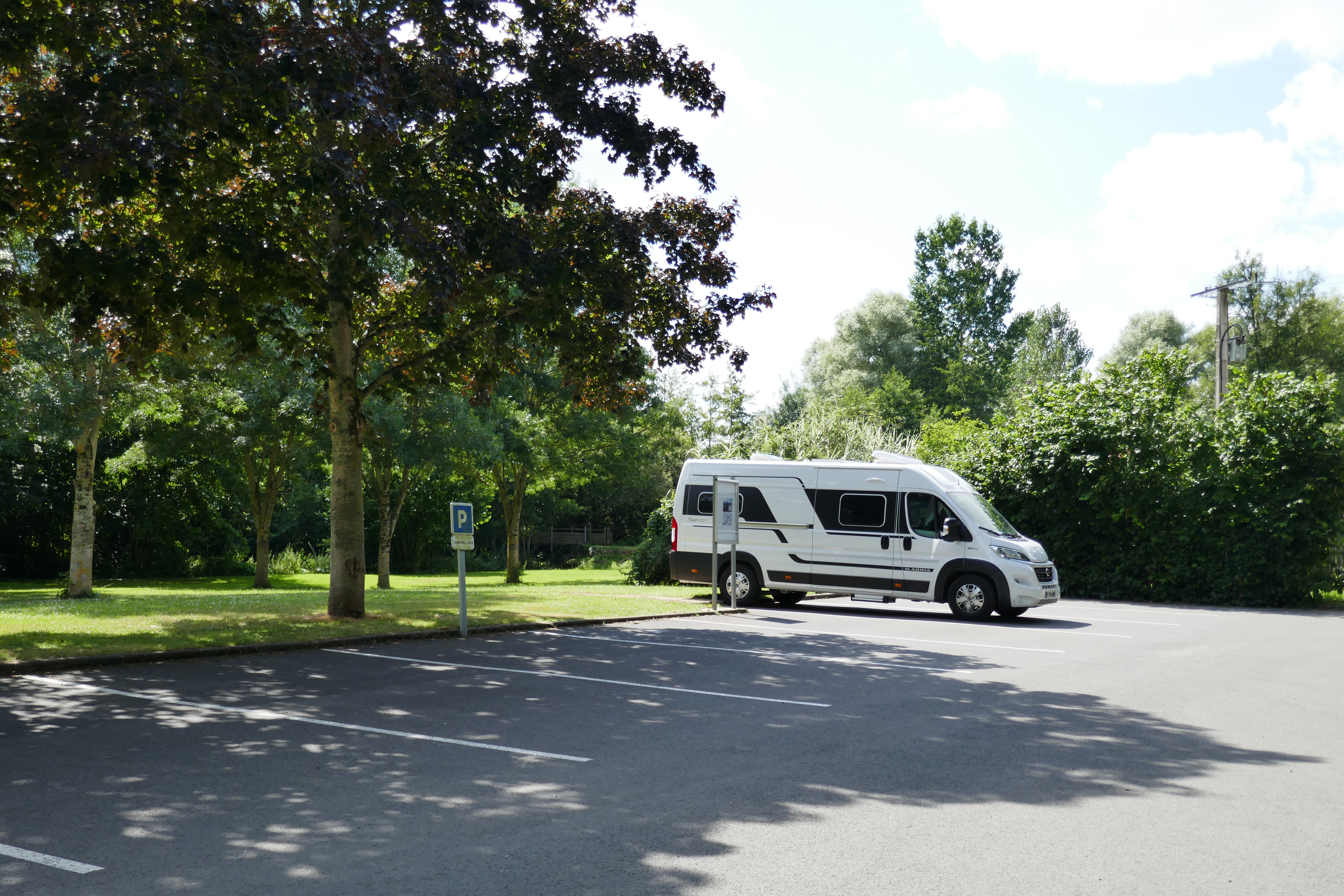 Aire de Stationnement de Camping-Car de Vouillé - photo 2