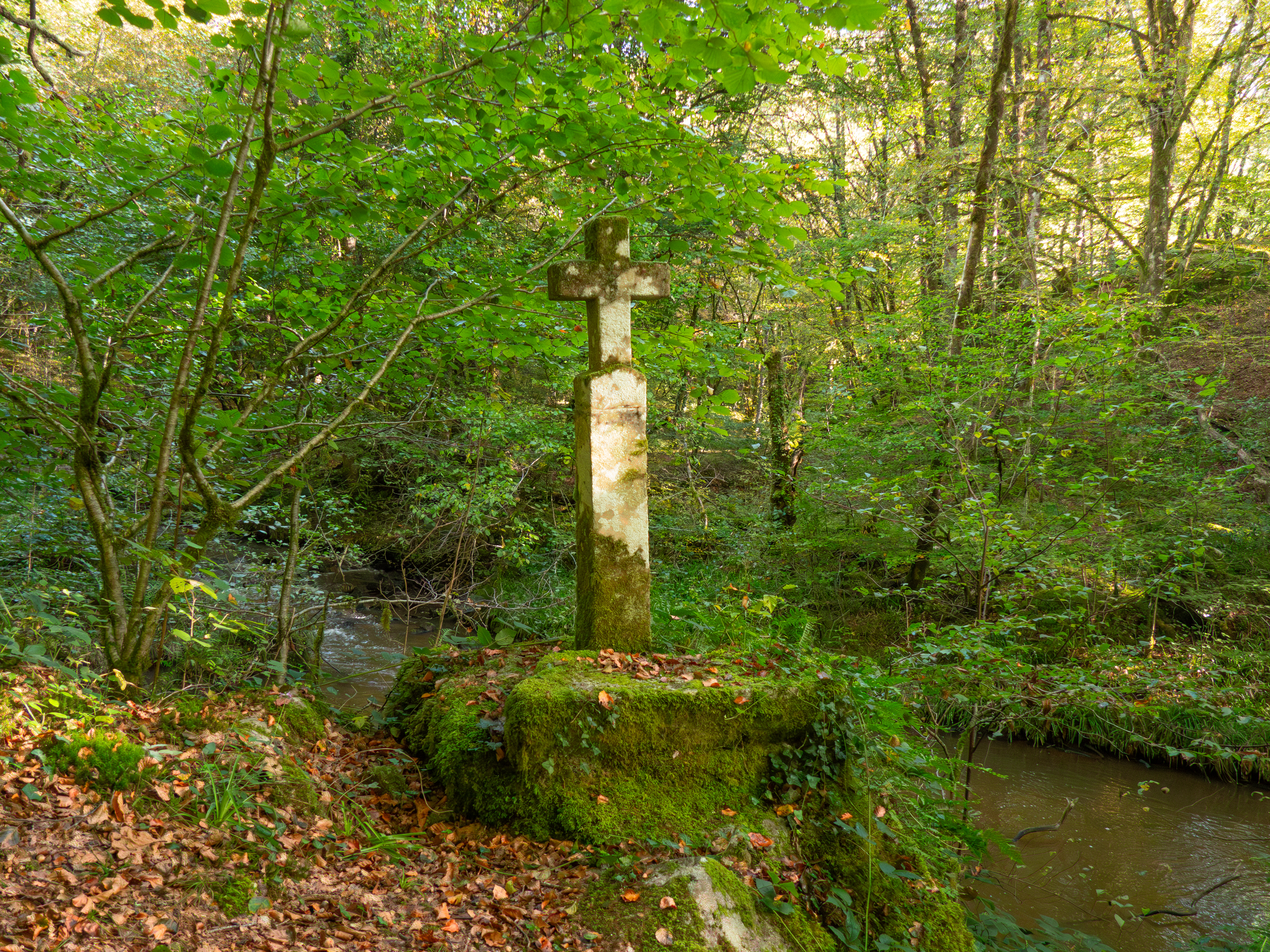 Chemin de la fontaine Saint Eutrope au lac de la Valette